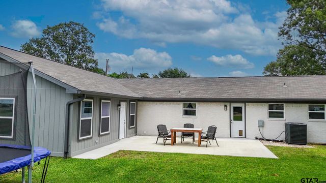 2395 E Royal Drive, Chandler, TX 75758
