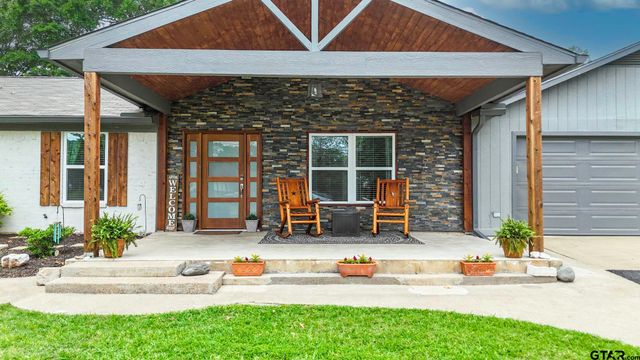 2395 E Royal Drive, Chandler, TX 75758