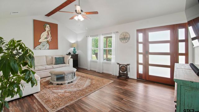 2395 E Royal Drive, Chandler, TX 75758