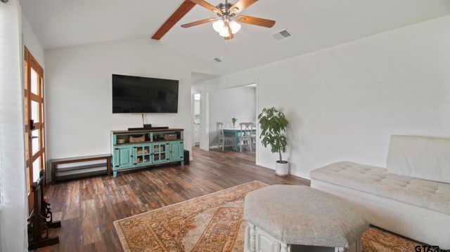 2395 E Royal Drive, Chandler, TX 75758