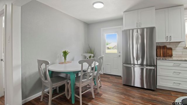 2395 E Royal Drive, Chandler, TX 75758