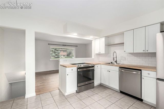 1216 Osgood Road, Colorado Springs, CO 80915