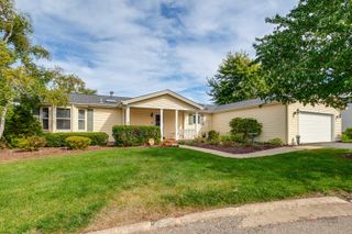 6 Secretariat Court, Grayslake, IL 60030