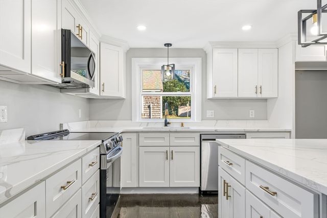 408 Teaticket Hwy, Falmouth, MA 02536