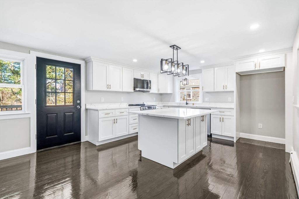 408 Teaticket Hwy, Falmouth, MA 02536