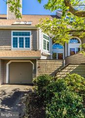 8 WELLFLEET LN, Chesterbrook, PA 19087