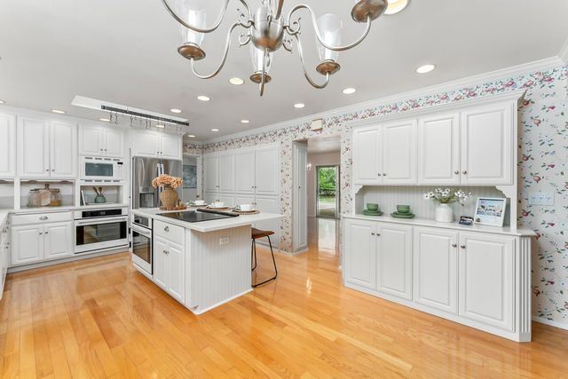 8445 Royall Oaks Dr, Granite Bay, CA 95746