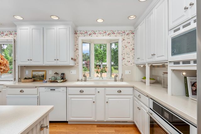 8445 Royall Oaks Dr, Granite Bay, CA 95746