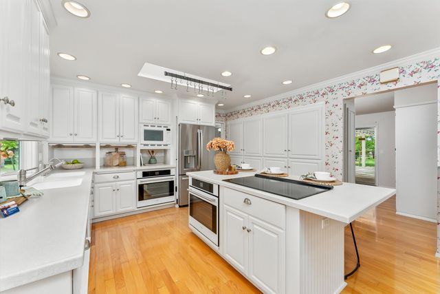 8445 Royall Oaks Dr, Granite Bay, CA 95746