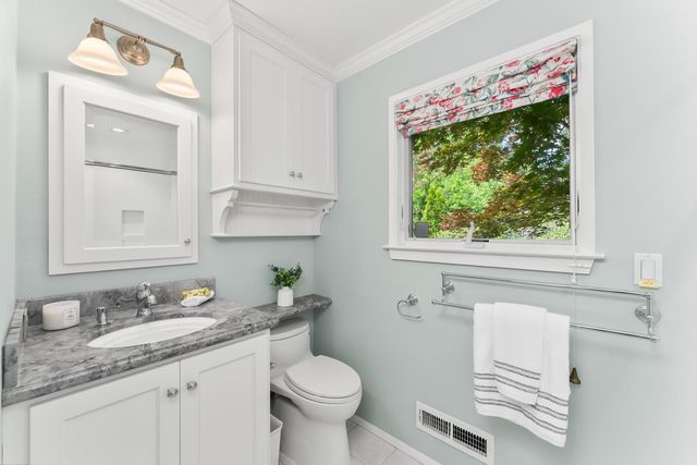 8445 Royall Oaks Dr, Granite Bay, CA 95746