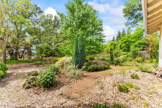 8445 Royall Oaks Dr, Granite Bay, CA 95746