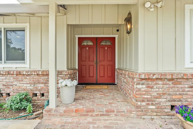 8445 Royall Oaks Dr, Granite Bay, CA 95746