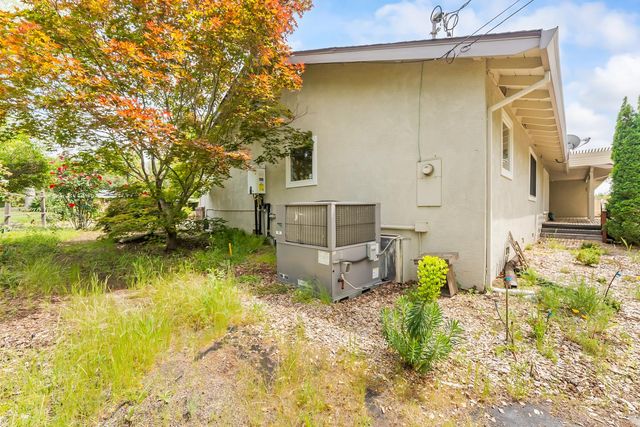 8445 Royall Oaks Dr, Granite Bay, CA 95746