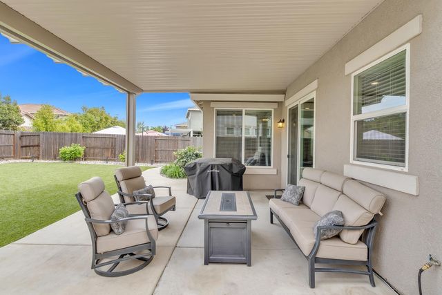 2332 Castle Pines Way, Roseville, CA 95747