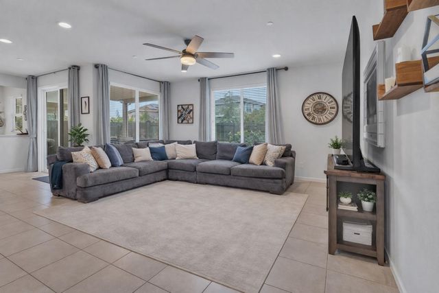 2332 Castle Pines Way, Roseville, CA 95747