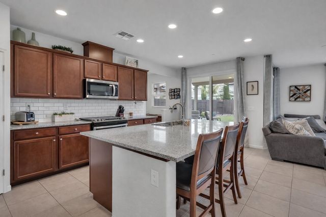 2332 Castle Pines Way, Roseville, CA 95747