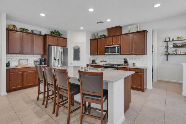 2332 Castle Pines Way, Roseville, CA 95747