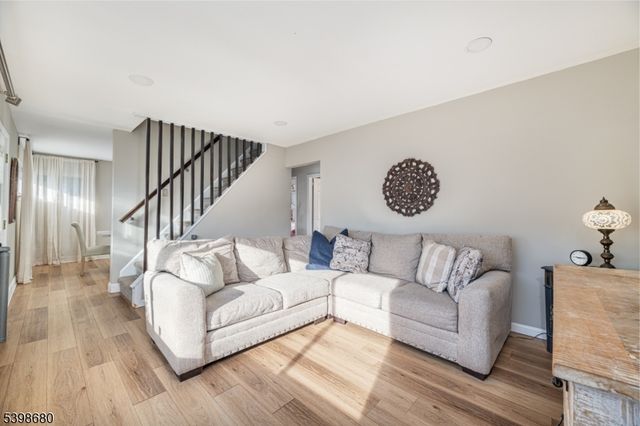 169 Cambridge Ave, Saddle Brook Twp., NJ 07663