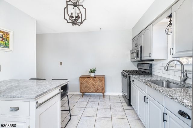 169 Cambridge Ave, Saddle Brook Twp., NJ 07663