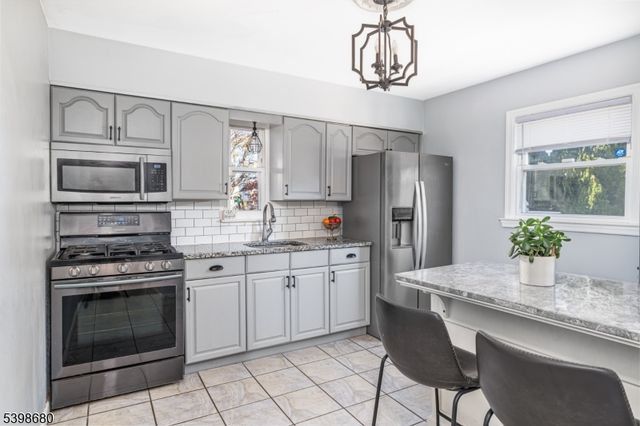 169 Cambridge Ave, Saddle Brook Twp., NJ 07663