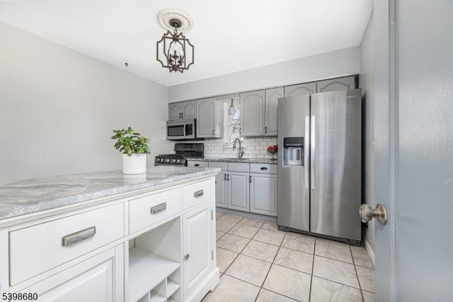 169 Cambridge Ave, Saddle Brook Twp., NJ 07663