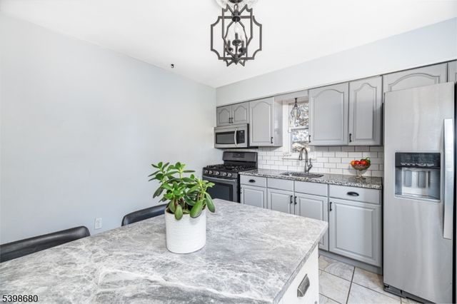 169 Cambridge Ave, Saddle Brook Twp., NJ 07663