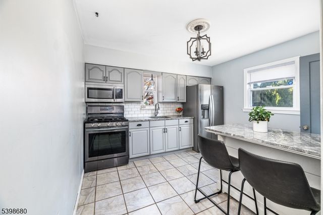 169 Cambridge Ave, Saddle Brook Twp., NJ 07663