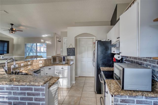 6 ALMOND COURSE, Ocala, FL 34472