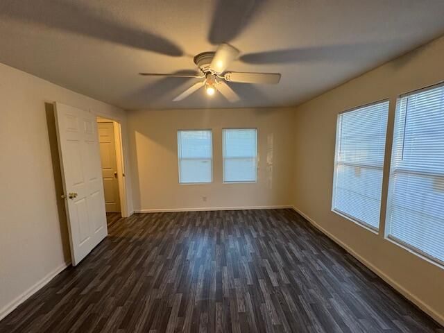 1429 Avenue L, Tahoka, TX 79373