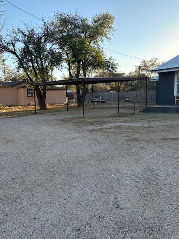 1429 Avenue L, Tahoka, TX 79373