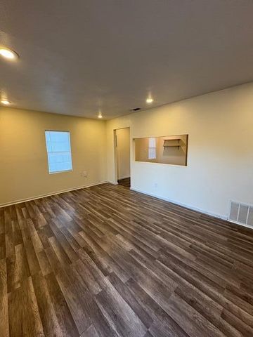 1429 Avenue L, Tahoka, TX 79373