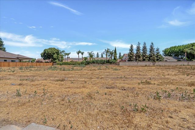 3614 E Harvard Court, Visalia, CA 93292