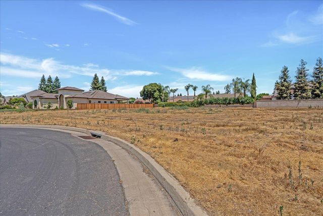 3614 E Harvard Court, Visalia, CA 93292
