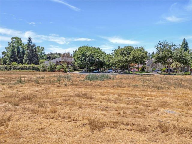 3614 E Harvard Court, Visalia, CA 93292