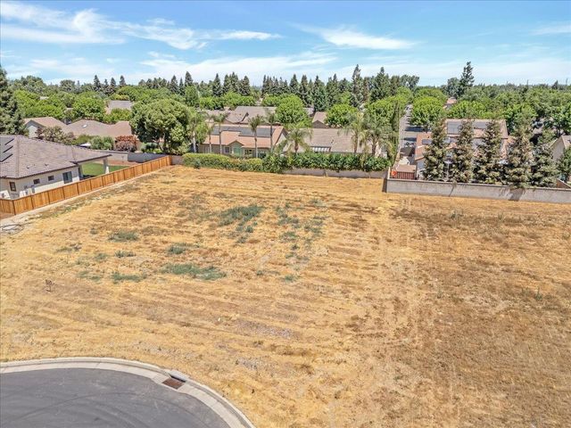 3614 E Harvard Court, Visalia, CA 93292