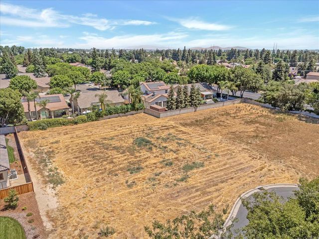 3614 E Harvard Court, Visalia, CA 93292
