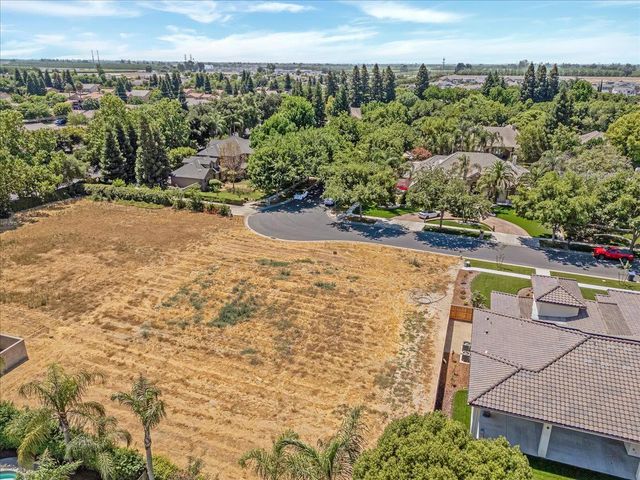3614 E Harvard Court, Visalia, CA 93292