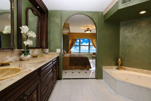 3530 Mystic Pointe Drive 2915, Aventura, FL 33180