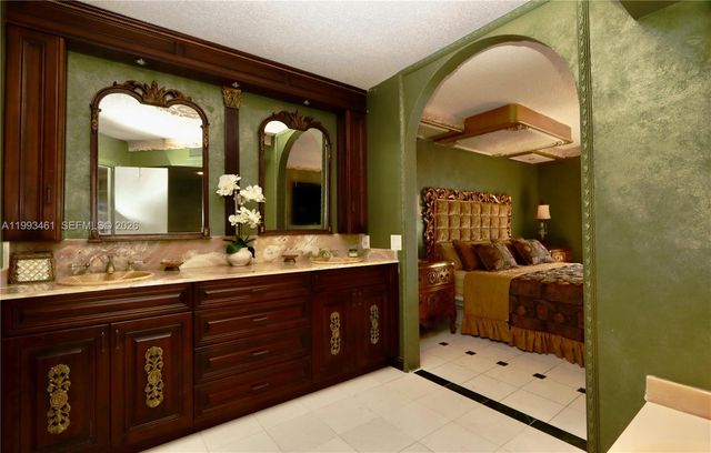 3530 Mystic Pointe Drive 2915, Aventura, FL 33180