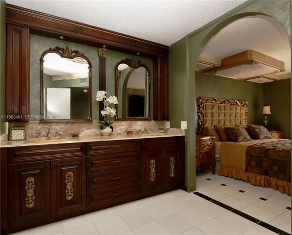 3530 Mystic Pointe Drive 2915, Aventura, FL 33180