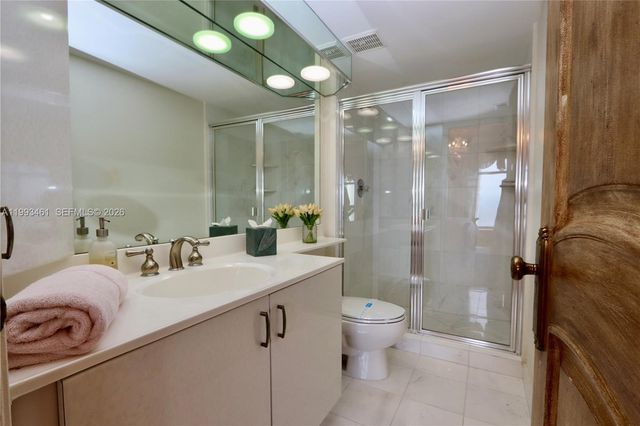 3530 Mystic Pointe Drive 2915, Aventura, FL 33180
