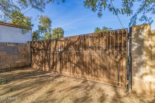 4610 W INDIANOLA Avenue, Phoenix, AZ 85031