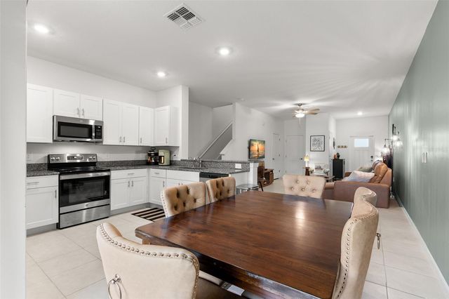 10324 TRUMPET HONEYSUCKLE WAY, San Antonio, FL 33576
