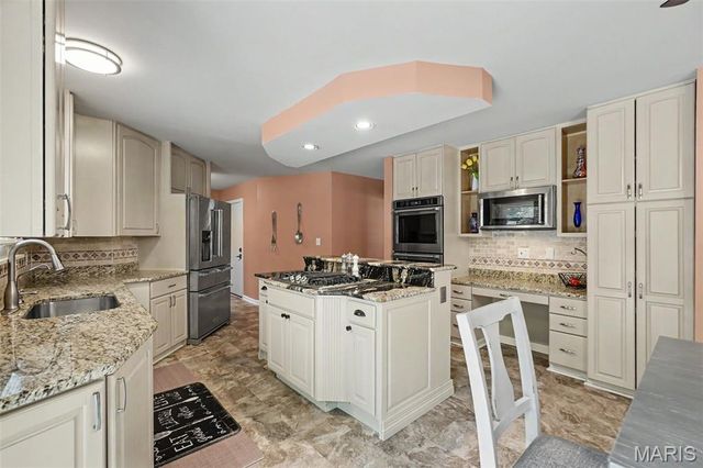 358 Ridgemeadow Drive, Chesterfield, MO 63017