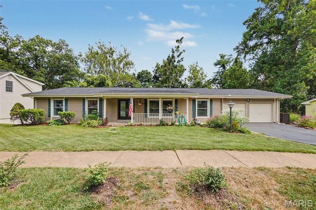 358 Ridgemeadow Drive, Chesterfield, MO 63017