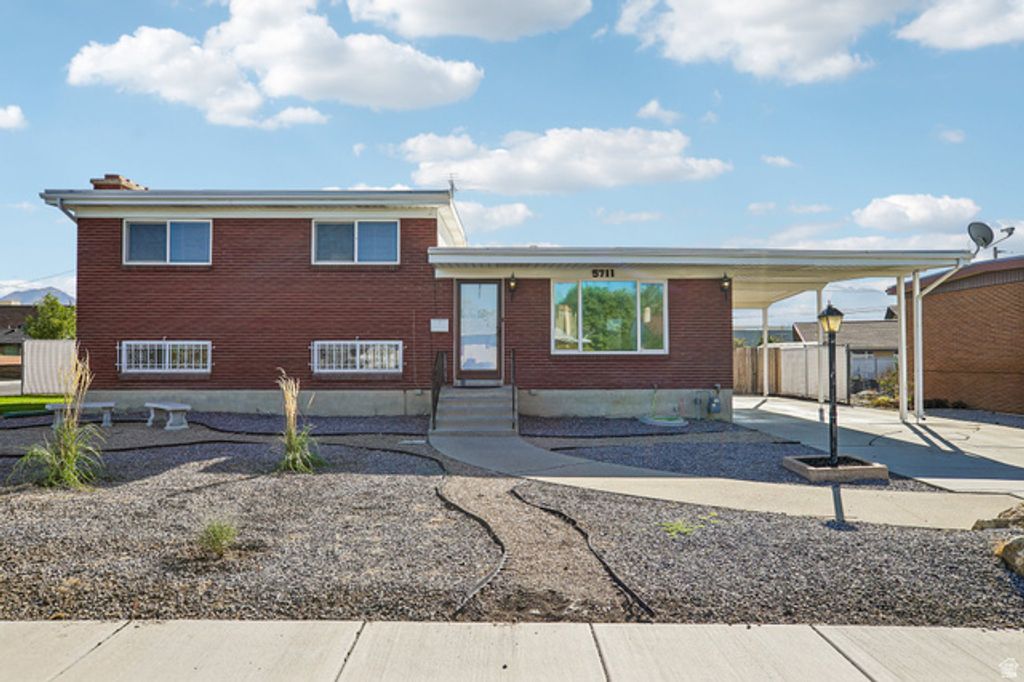 5711 S SAGEWOOD DR, Murray, UT 84107