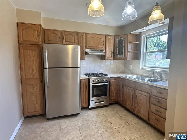 460 Heath Place 48, Hackensack, NJ 07601