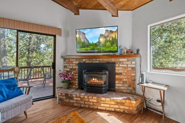 19935 Pine Mountain Drive, Groveland, CA 95321