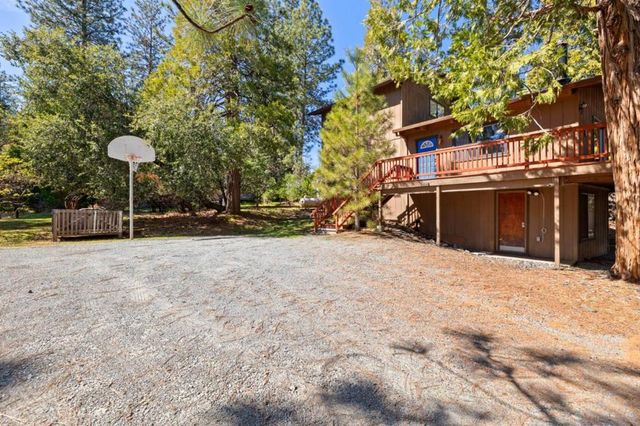 19935 Pine Mountain Drive, Groveland, CA 95321