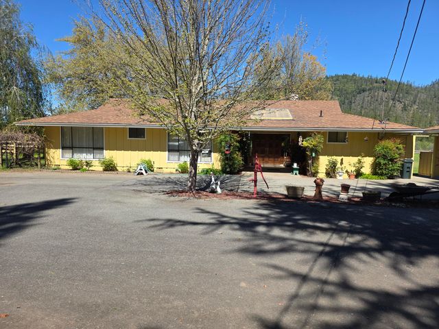 2880 Fish Hatchery Road, Grants Pass, OR 97527